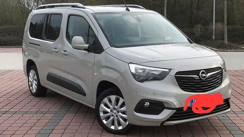 Grau Gebraucht 2018 Opel Combo Life Innovation Van / Kleinbus | 13.899 € (Fairer Preis) - Bild 1/4