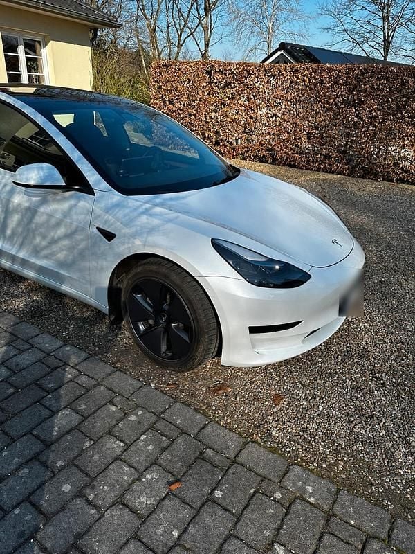 Gebraucht Tesla Model 3 Standard Range 208 kW (283 PS) 2022 Weiß Limousine