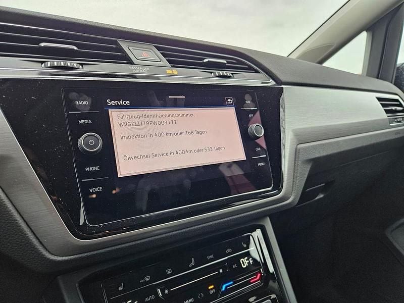 Gebraucht VW Touran Comfortline 150 PS (110 kW) 2023 Schwarz Van / Kleinbus