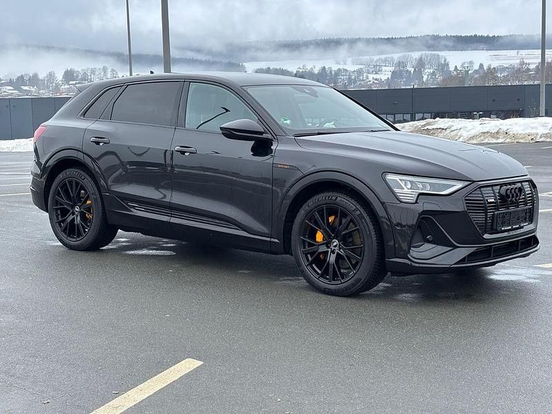 Gebraucht Audi e-tron Black Edition 230 kW (313 PS) 2022 Schwarz SUV