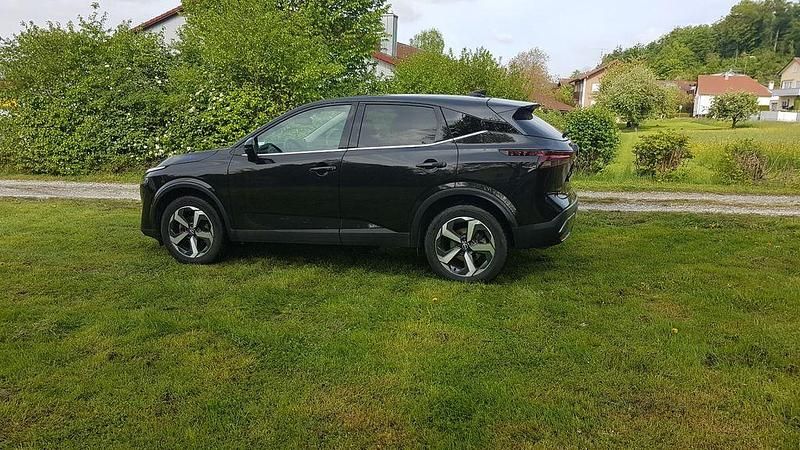 Schwarz Gebraucht 2022 Nissan Qashqai N-Connecta SUV | 24.490 € (Fairer Preis) - Bild 1/4