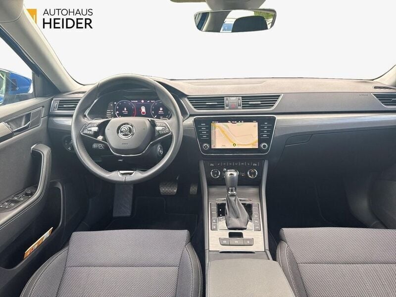 Gebraucht Skoda Superb Style 150 PS (110 kW) 2024 Raceblau metallic met. Kombi