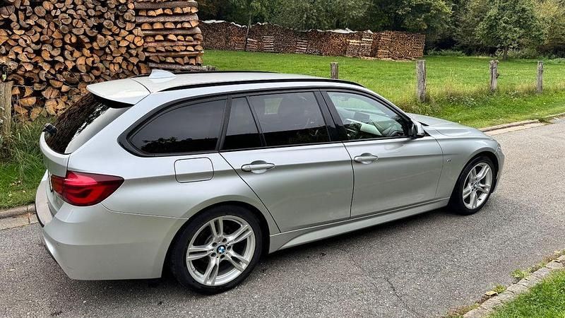 Silber Gebraucht 2018 BMW 318 M Sport Kombi | 16.500 € (Guter Preis) - Bild 1/4