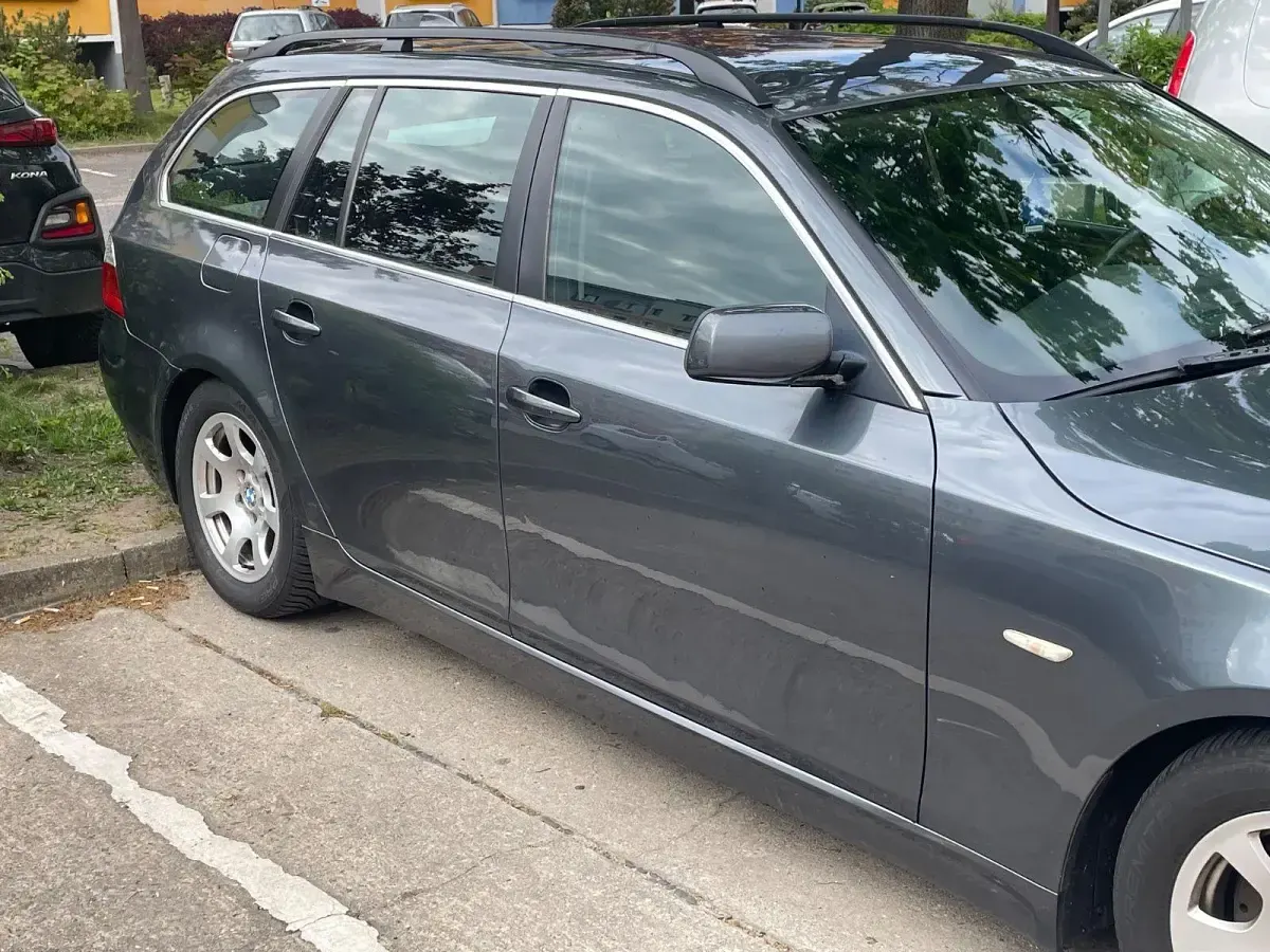 Gebraucht BMW 525 197 PS (144 kW) 2007 Grau Kombi