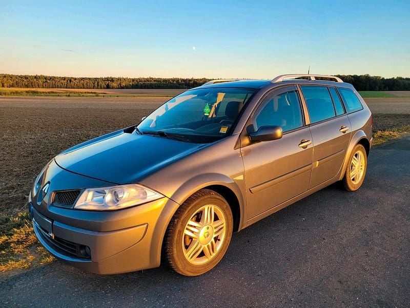 Grau Gebraucht 2007 Renault Mégane GrandTour Kombi | 850 € (Teuer) - Bild 1/4