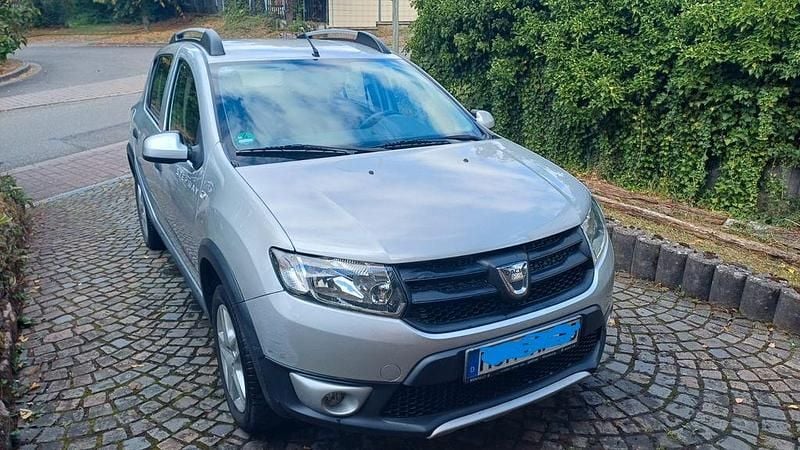 Silber Gebraucht 2014 Dacia Sandero Stepway Ambiance Kleinwagen | 5.750 € (Fairer Preis) - Bild 1/4