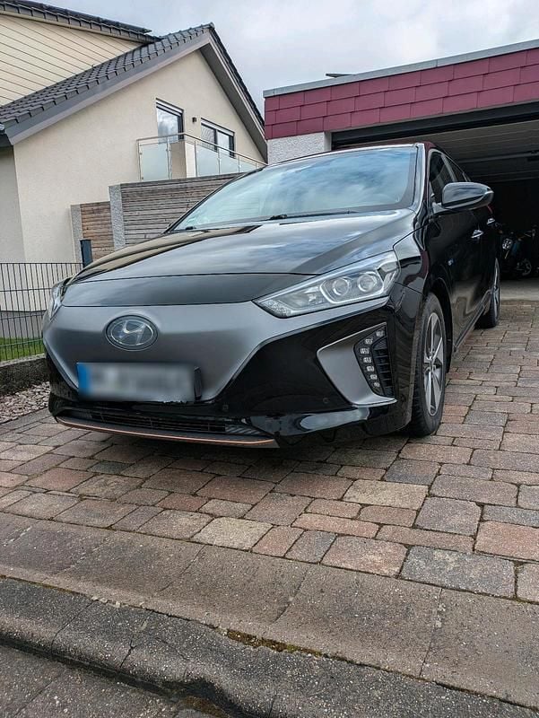 Gebraucht Hyundai Ioniq Classic 88 kW (120 PS) 2019 Schwarz Kleinwagen