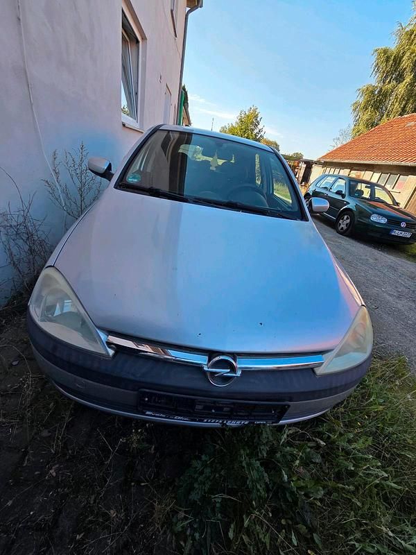 Grau Gebraucht 2002 Opel Corsa Kleinwagen | 1.000 € (Fairer Preis) - Bild 1/4