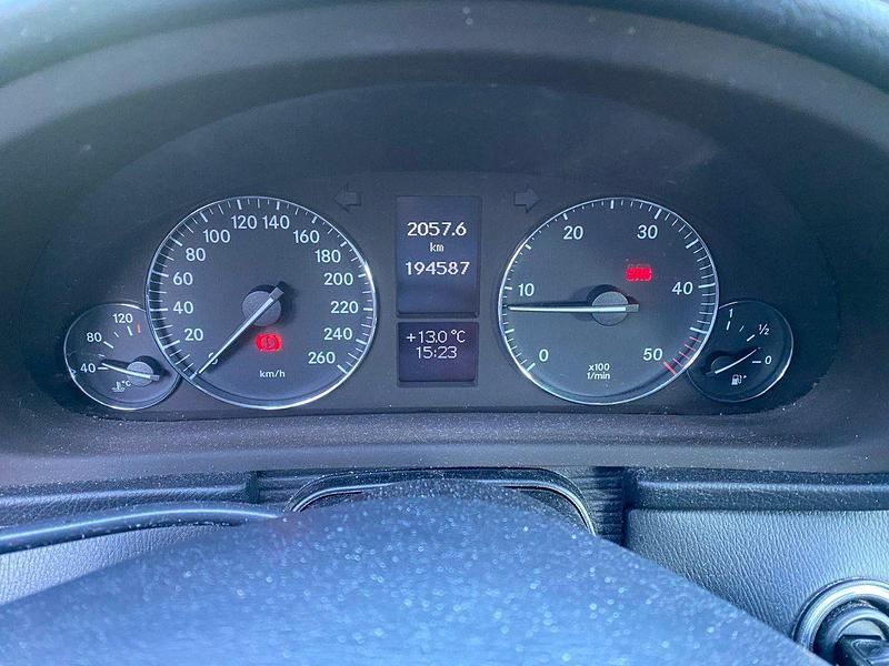 Silber Gebraucht 2004 Mercedes C200 Classic Kombi | 2.200 € (Guter Preis) - Bild 1/4