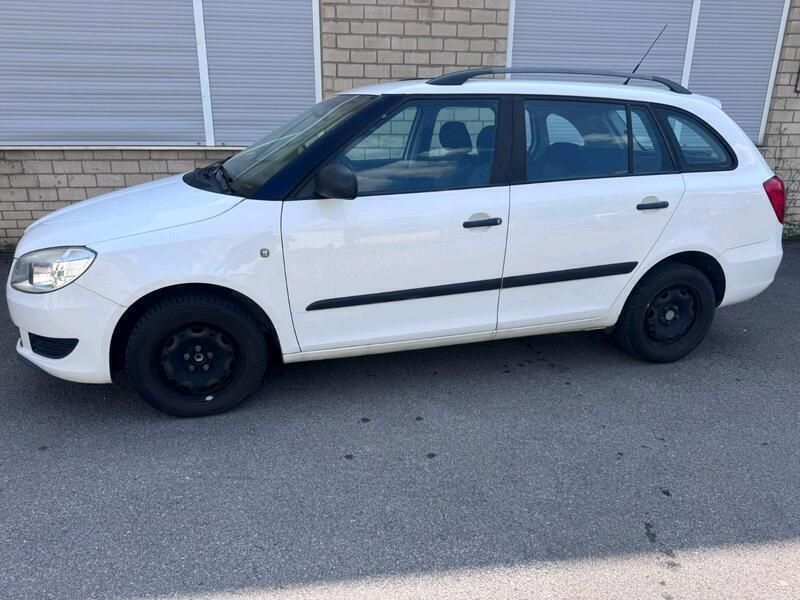 Weiß Gebraucht 2010 Skoda Fabia Kombi | 1.999 € (Guter Preis) - Bild 1/4
