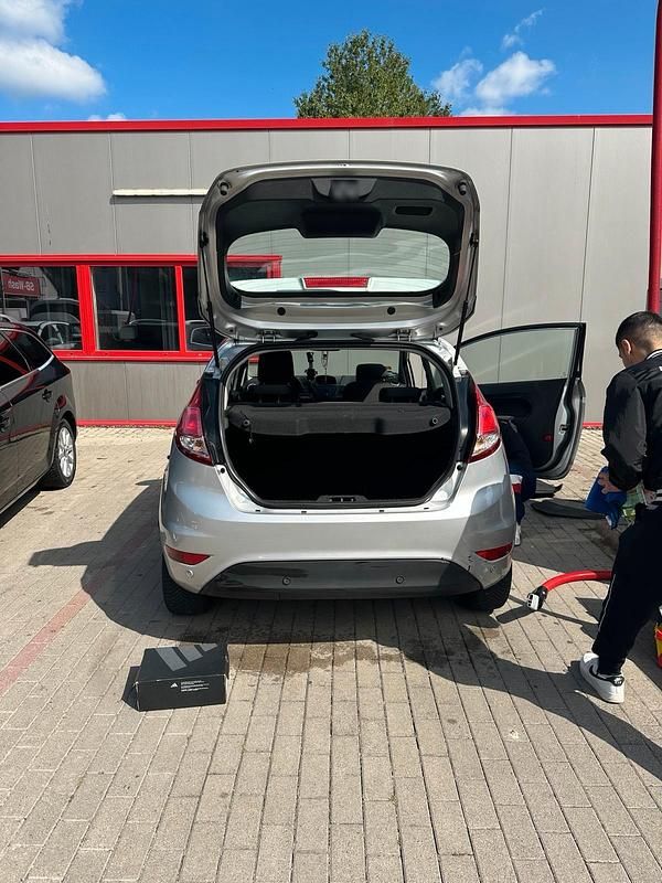 Second-hand Ford Fiesta 101 CP (74 kW) 2014 Gri Hatchback