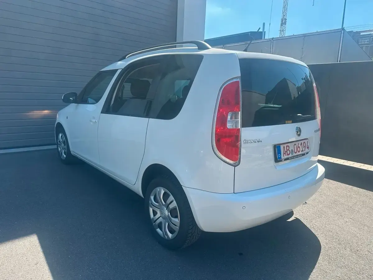Gebraucht Skoda Roomster 105 PS (77 kW) 2015 Weiß Van / Kleinbus