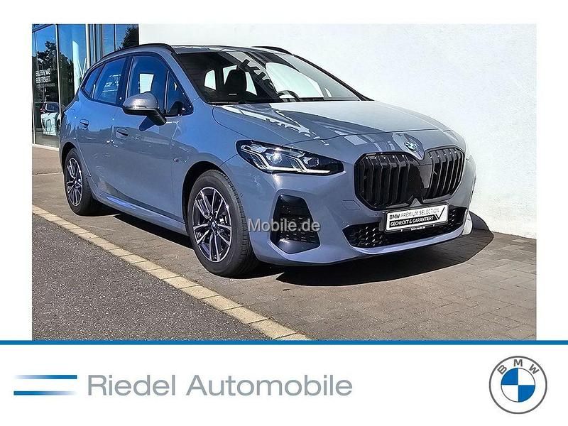 Grau Gebraucht 2024 BMW 218 Active Tourer M Sport Van / Kleinbus | 26.890 € (Superpreis) - Bild 1/3