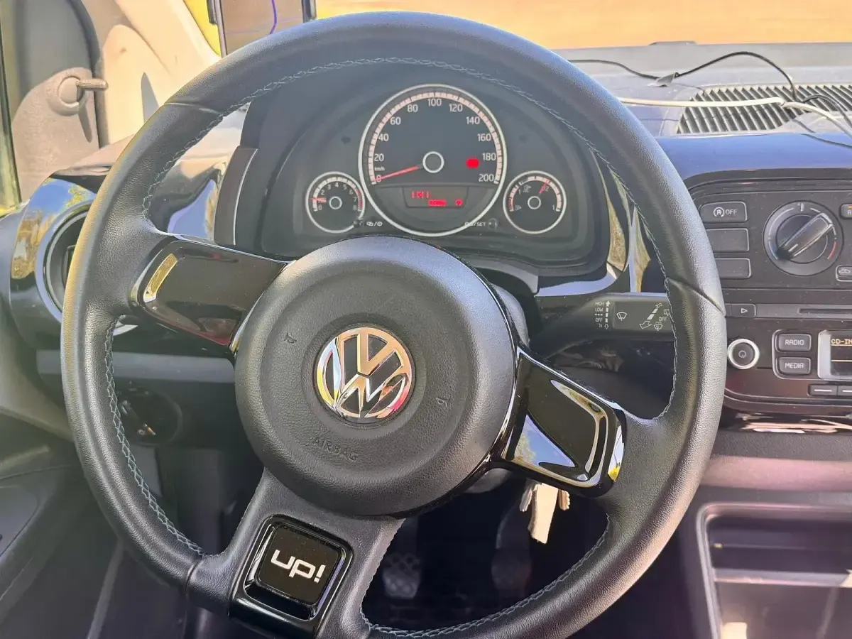 Second-hand VW up! 68 CP (50 kW) 2015 Argintiu Hatchback