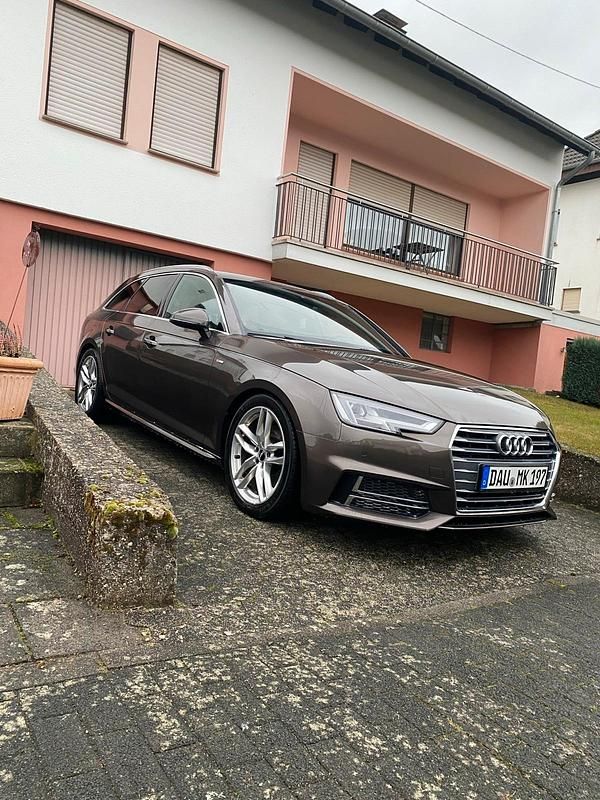 Braun Gebraucht 2017 Audi A4 S-Line Kombi | 19.000 € (Fairer Preis) - Bild 1/4