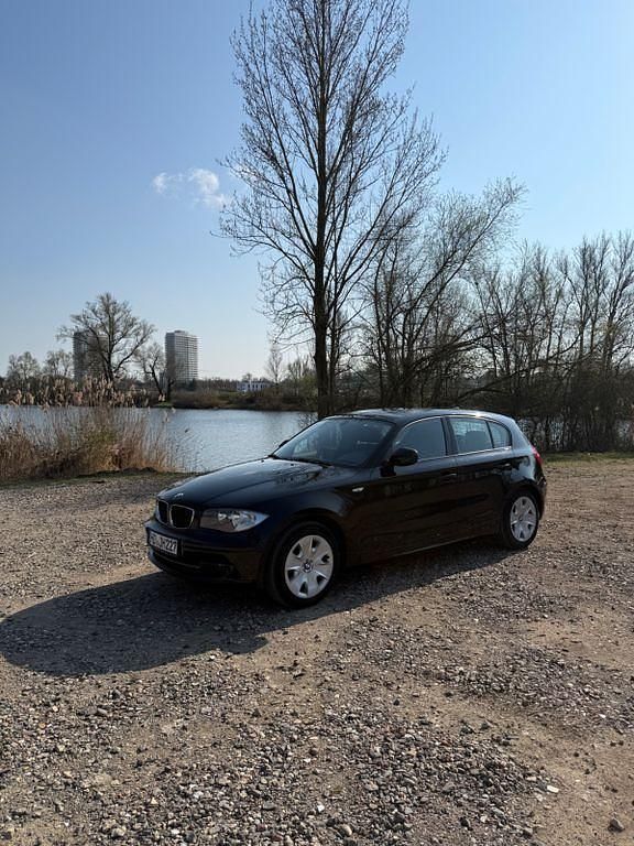 Gebraucht BMW 116 122 PS (89 kW) 2010 Schwarz Kleinwagen