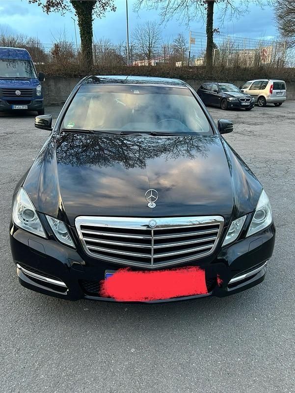 Gebraucht Mercedes E300 231 PS (169 kW) 2011 Schwarz Limousine