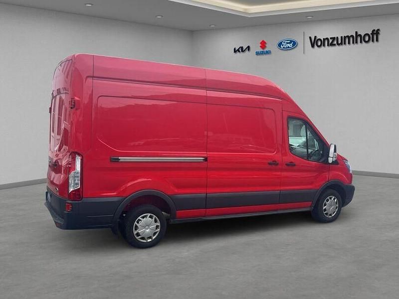 Gebraucht Ford Transit Trend 131 PS (96 kW) 2017 Race red Pickup