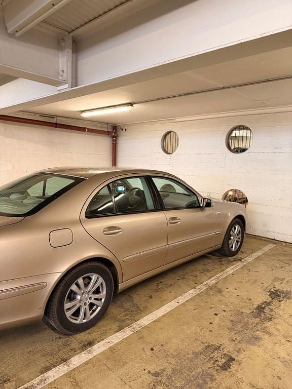 Gebraucht Mercedes E220 Elegance 150 PS (110 kW) 2002 Gold Limousine