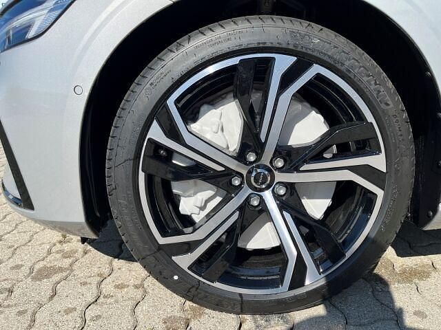 Gebraucht Volvo V60 Plus 398 PS (292 kW) 2024 Silver dawn / metallic Kombi