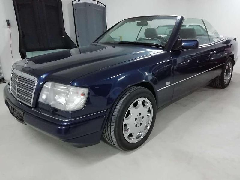 Blau Gebraucht 1996 Mercedes E320 AMG Cabrio | 30.000 € - Bild 1/4