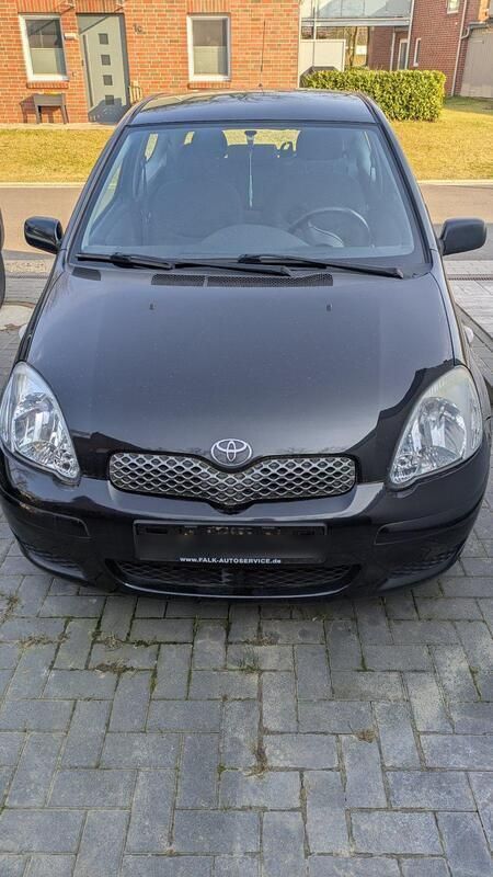 Schwarz Gebraucht 2004 Toyota Yaris Kleinwagen | 1.899 € (Fairer Preis) - Bild 1/4