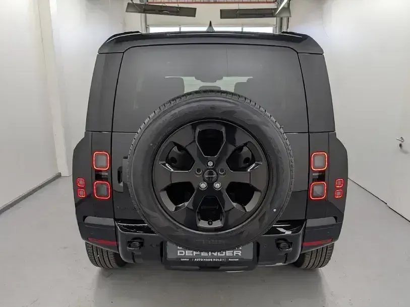 Gebraucht Land Rover Defender SE Dynamic 249 PS (183 kW) 2026 Santorini black SUV