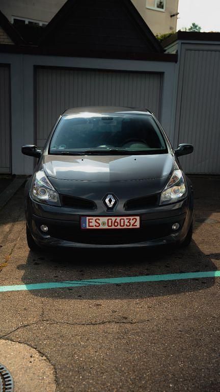 Grau Gebraucht 2006 Renault Clio II Expression Kleinwagen | 3.500 € (Teuer) - Bild 1/4