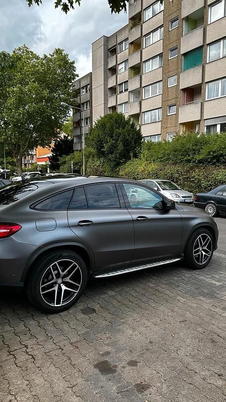 Grau Gebraucht 2016 Mercedes GLE350 AMG line Coupé | 33.500 € (Teuer) - Bild 1/4