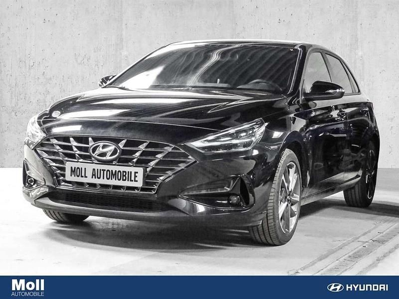 Schwarz (abyss black) Gebraucht 2024 Hyundai i30 GO! Limousine | 23.990 € (Fairer Preis) - Bild 1/4