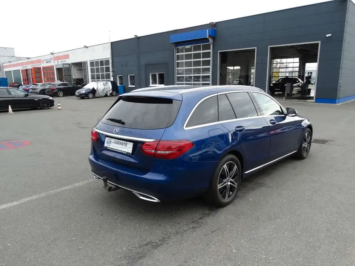 Gebraucht Mercedes C180 AMG 122 PS (89 kW) 2020 Cavansitblau Kombi