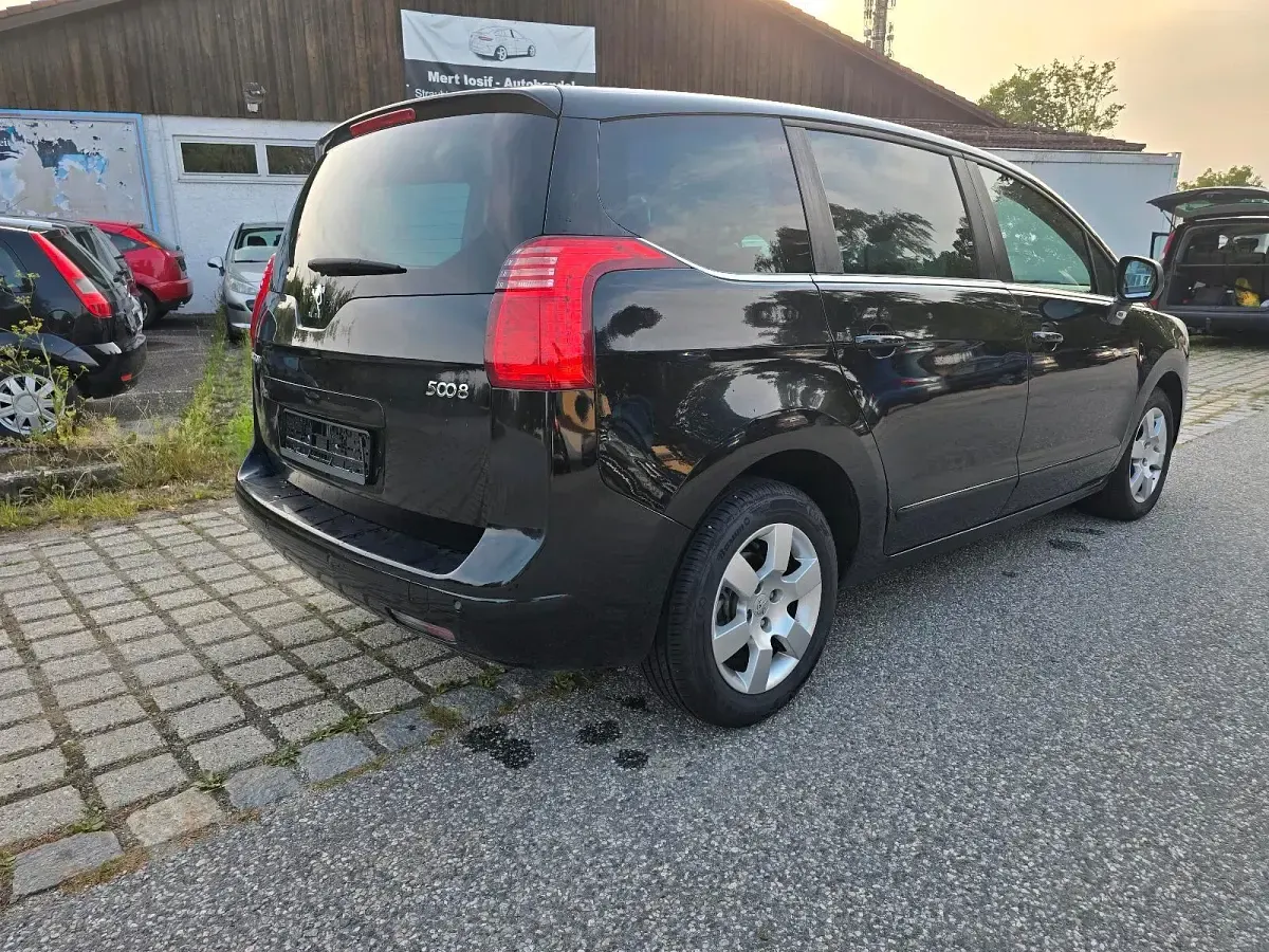 Gebraucht Peugeot 5008 158 PS (116 kW) 2012 Schwarz Van / Kleinbus