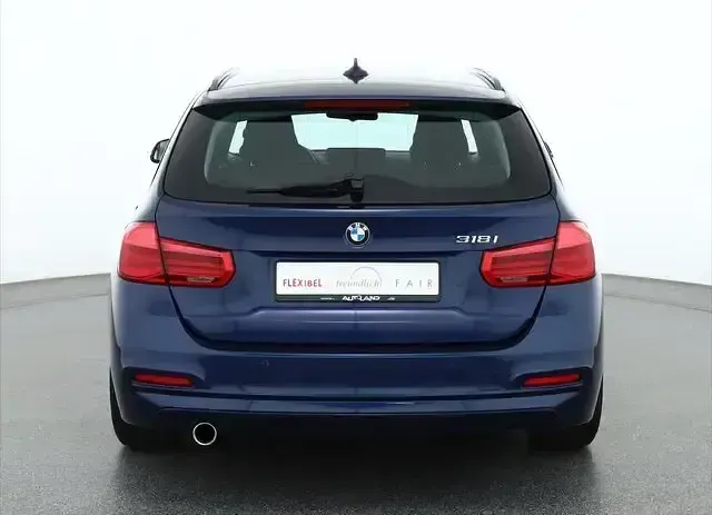 Gebraucht BMW 318 136 PS (100 kW) 2018 Mediterran blau metallic Kombi