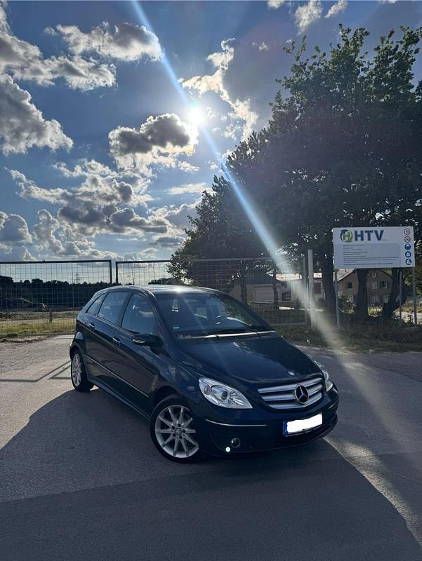 Blau Gebraucht 2008 Mercedes B170 Van / Kleinbus | 4.400 € (Fairer Preis) - Bild 1/4