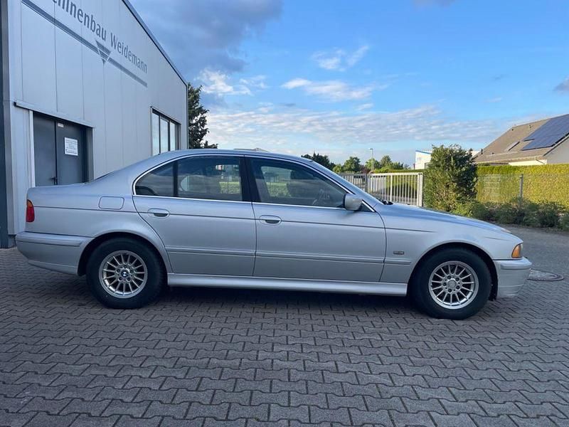 Second-hand BMW 525 192 CP (141 kW) 2000 Argintiu Berlinǎ