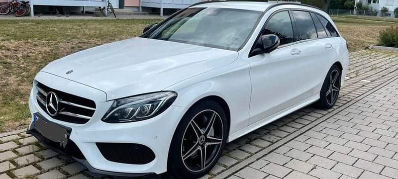 Weiß Gebraucht 2017 Mercedes C250 AMG line Limousine | 15.900 € (Fairer Preis) - Bild 1/4