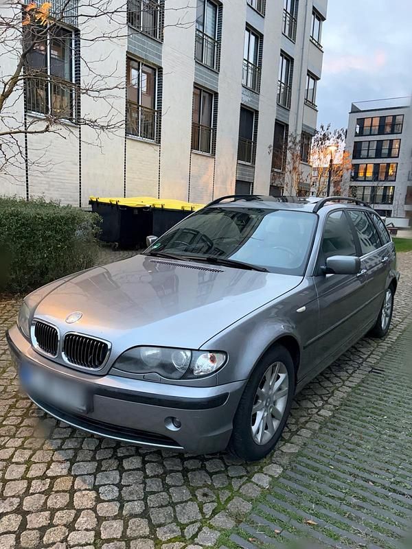 Grau Gebraucht 2004 BMW 320 Kombi | 2.700 € (Guter Preis) - Bild 1/4