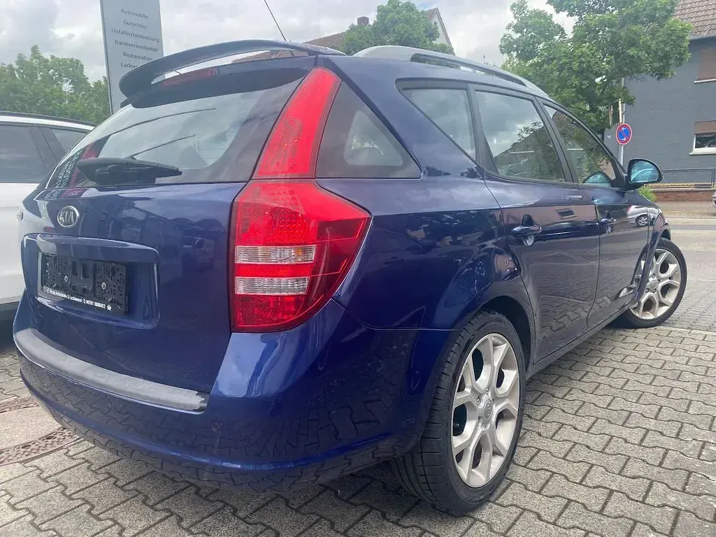 Używany Kia Ceed 143 KM (105 kW) 2008 Niebieski Hatchback