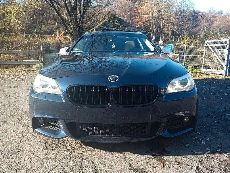 Blau Gebraucht 2012 BMW 525 Sport Line Kombi | 8.800 € (Guter Preis) - Bild 1/4