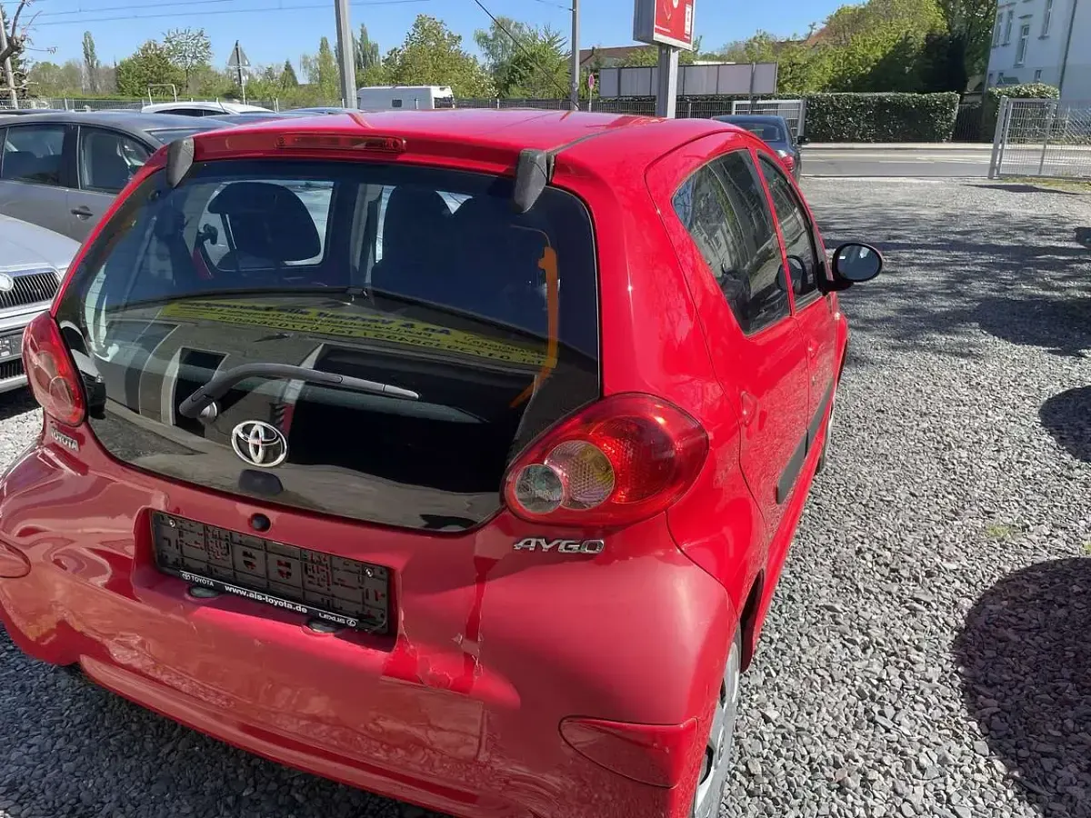 Second-hand Toyota Aygo 68 CP (50 kW) 2007 Roșu Hatchback