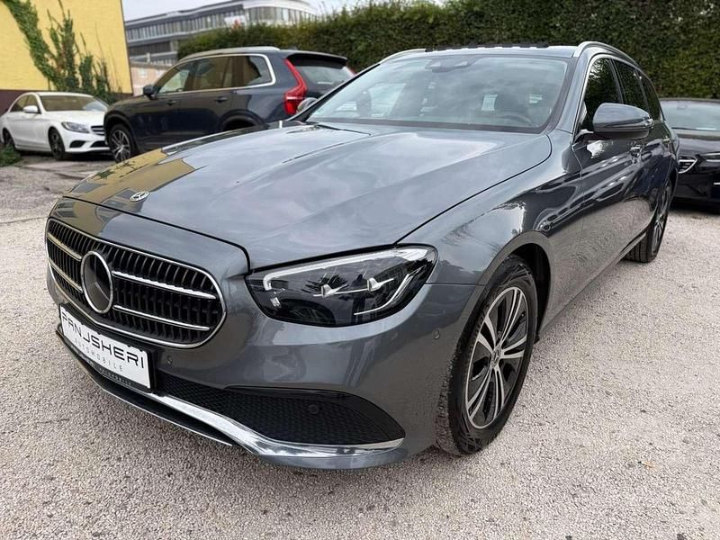 Gebraucht Mercedes E300 265 PS (194 kW) 2022 Selenitgrau Kombi