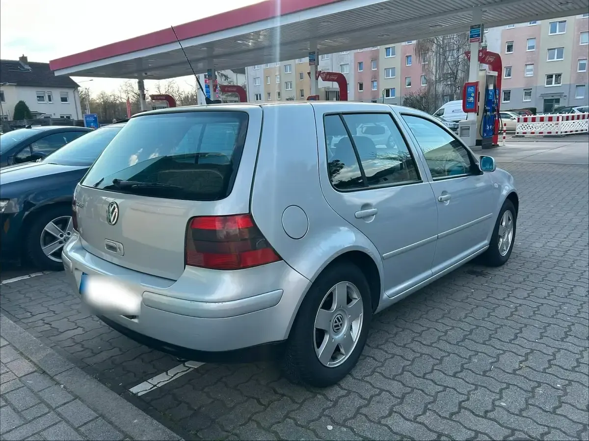 Usata VW Golf IV 90 CV (66 kW) 2000 Argento Berlina