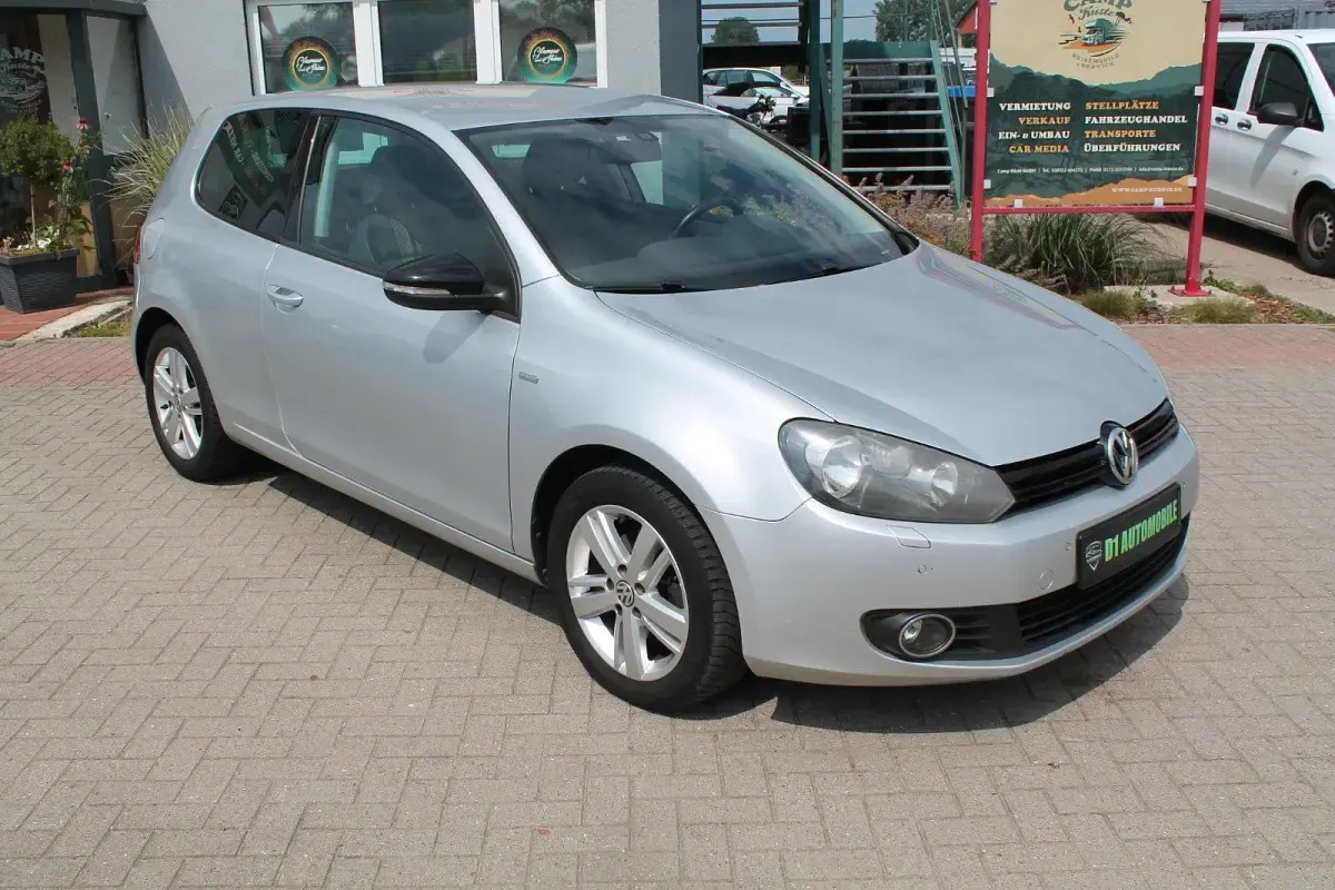 Gebraucht VW Golf VII Match 105 PS (77 kW) 2013 Silber Limousine