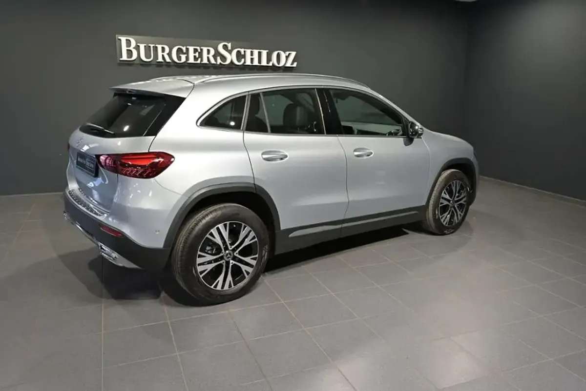Gebraucht Mercedes GLA180 Progressive 136 PS (100 kW) 2024 Hightechsilber metallic SUV