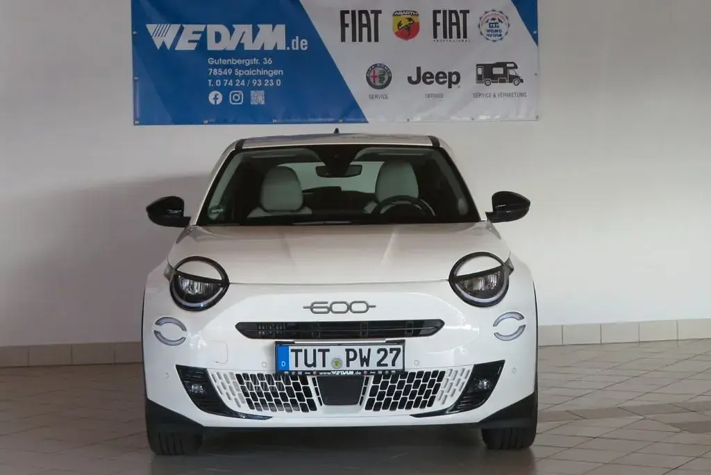 Neu Fiat 600 Icon 101 PS (74 kW) 2026 Gelato weiß SUV