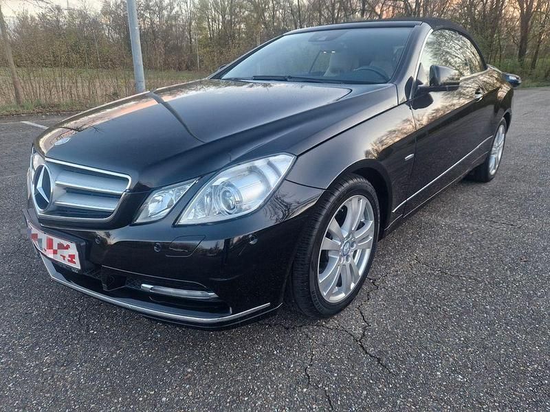 Gebraucht Mercedes E200 Avantgarde 184 PS (135 kW) 2011 Schwarz Cabrio