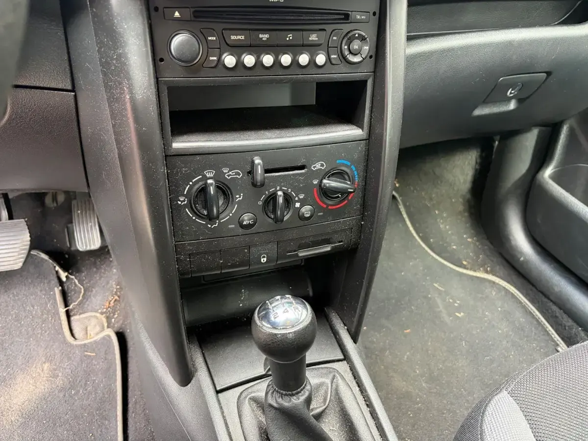 Gebraucht Peugeot 207 Urban Move 95 PS (69 kW) 2007 Schwarz Limousine