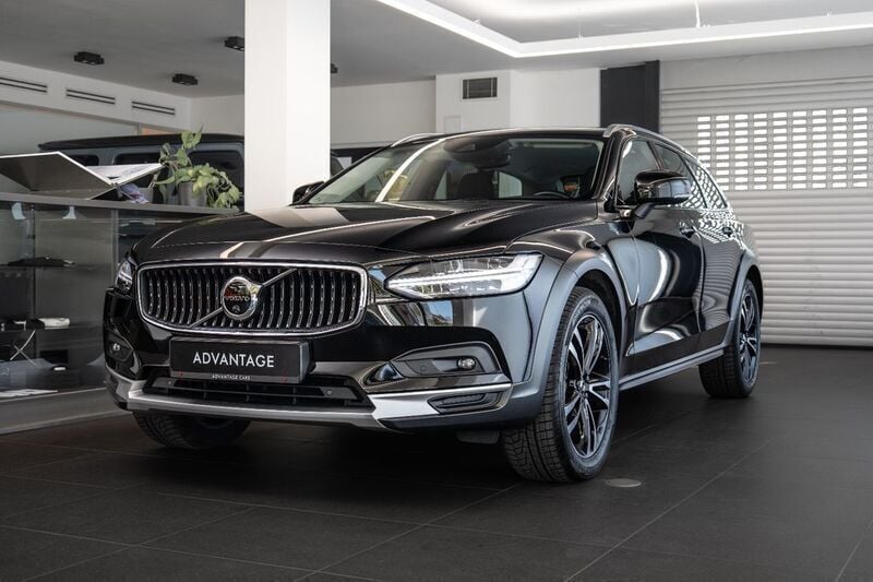 Schwarz Gebraucht 2021 Volvo V90 CC Kombi | 36.500 € (Guter Preis) - Bild 1/4