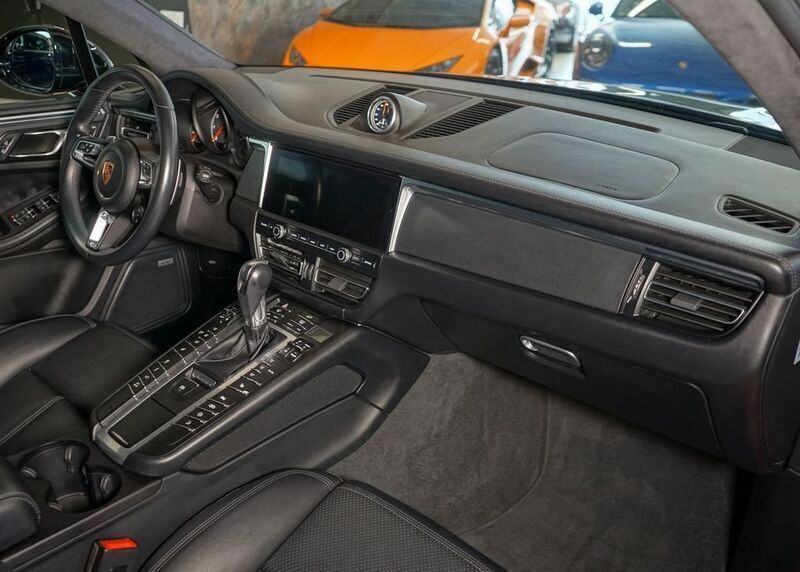 Schwarz Gebraucht 2020 Porsche Macan Turbo SUV | 60.399 € (Guter Preis) - Bild 1/4