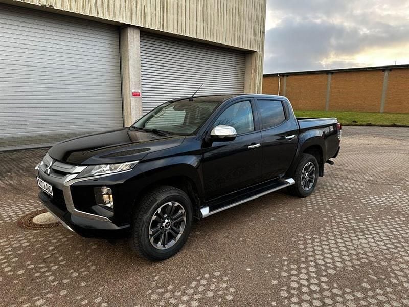 Gebraucht Mitsubishi L200 Top 150 PS (110 kW) 2020 Schwarz Abholung